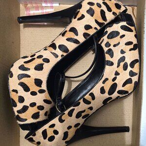 Steve Madden, Leopard print heels, Size 9